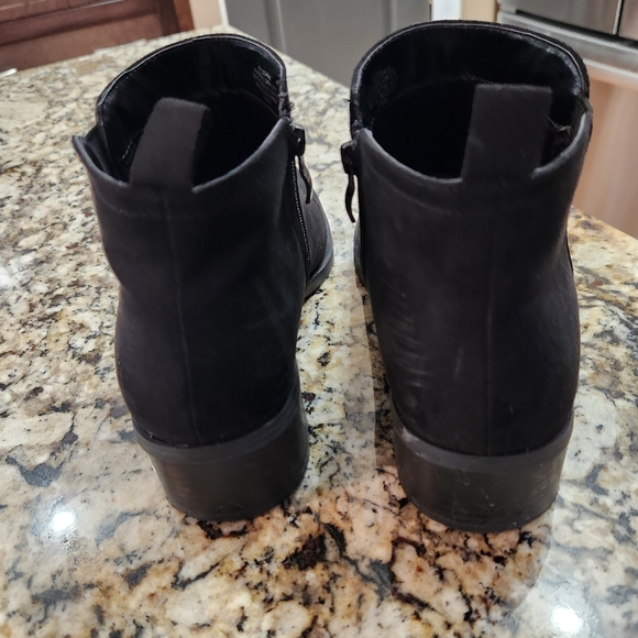 8.5 W Torrid Ankle Booties - Picture 7 of 7